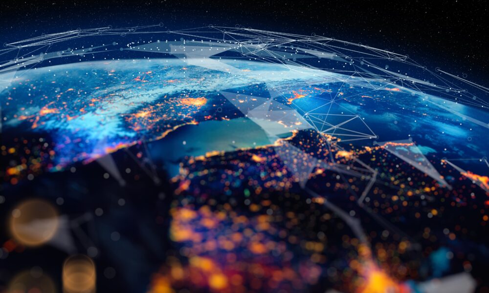 Gubernator RBI nawołuje do globalnego nacisku na CBDC zamiast stablecoinów.